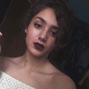 Meet your Posher, Corina